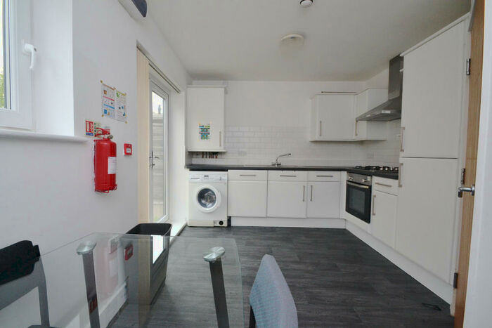 5 Bedroom Town House To Rent In Plymouth View, Manchester, M13