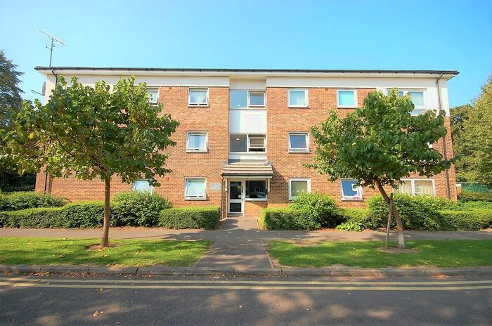2 Bedroom Flat To Rent In Portal Close, Uxbridge, Middlesex, UB10