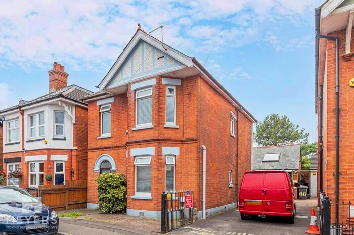 4 Bedroom Detached House To Rent In Wheaton Road, Bournemouth, BH7