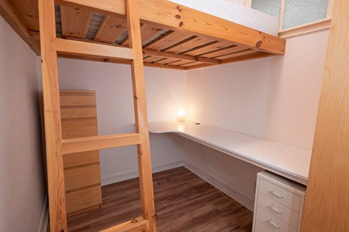 1 Bedroom Flat To Rent In Westfield Street, Edinburgh, Midlothian, EH11