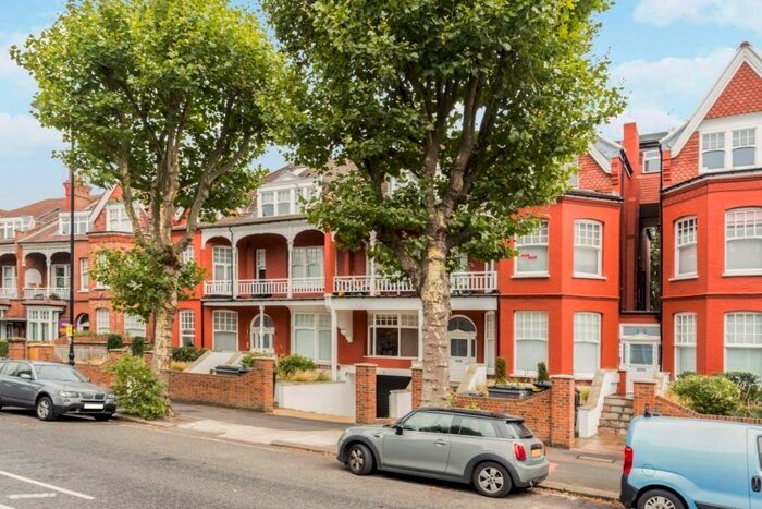 2 Bedroom Apartment To Rent In Queens Avenue, Muswell Hill, N10