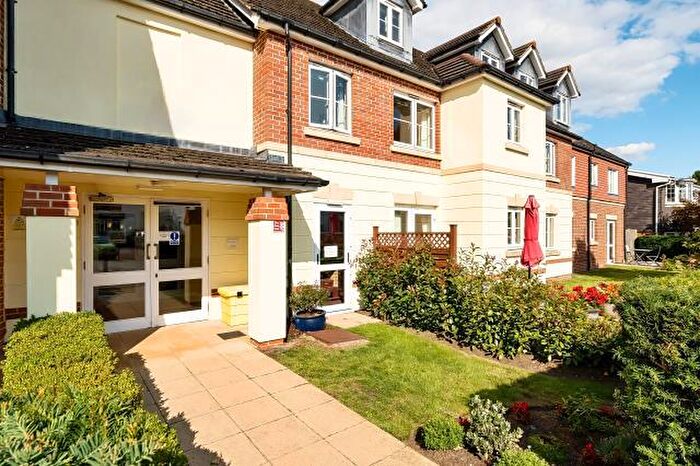 2 Bedroom Apartment For Sale In Guildford Road, Lightwater, GU18