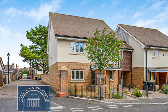 3 Bedroom End Of Terrace House To Rent In New Mossford Way, Barkingside, Ilford, IG6