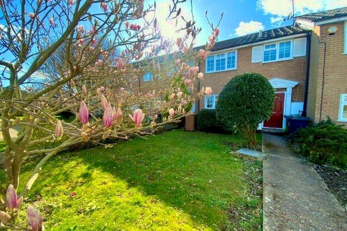 3 Bedroom Property To Rent In Regalfield Close, Guildford, GU2