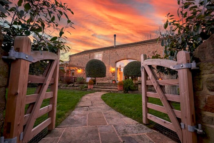 3 Bedroom Barn Conversion For Sale In Carters Lane, Middleton, Ilkley, LS29