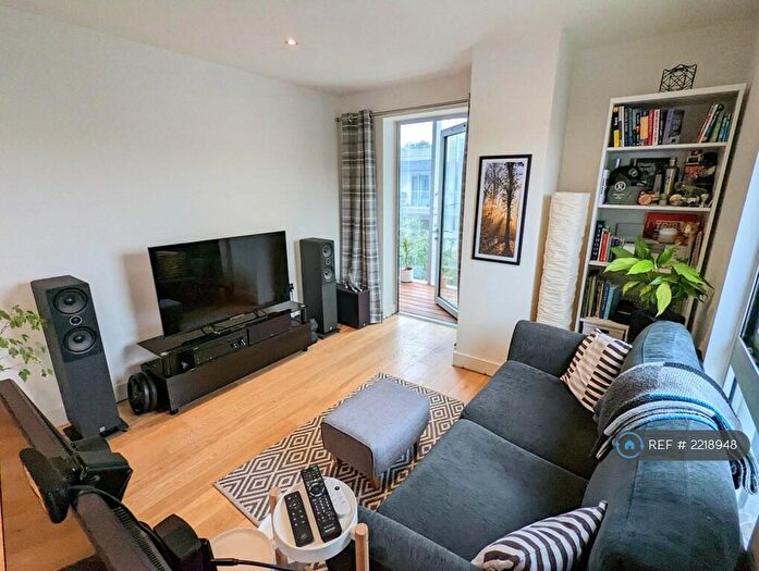 2 Bedroom Flat To Rent In Fenn Mansions, London, SE18