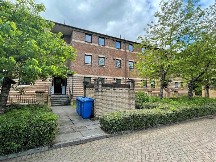 2 Bedroom Flat To Rent In Northland Avenue, Glasgow, G14