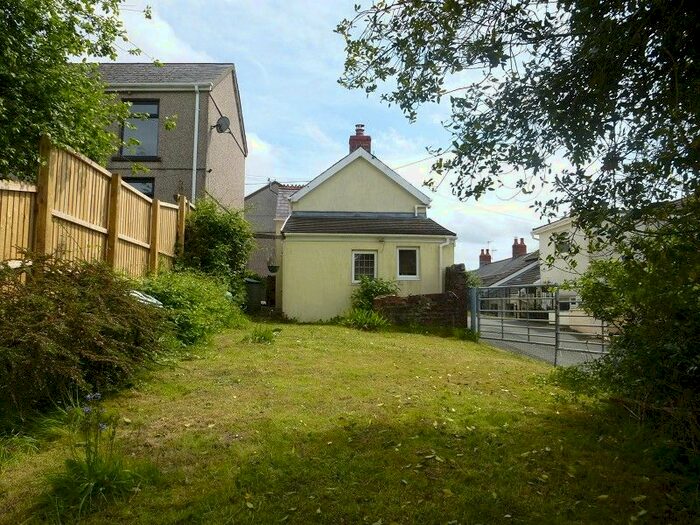 2 Bedroom Detached House For Sale In Quarry Road, Upper Brynamman