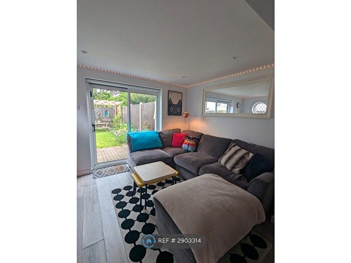 2 Bedroom Terraced House To Rent In Lansdowne Road, Leicester, LE2