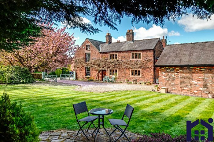 5 Bedroom Property For Sale In Leyland Lane, Leyland, PR25