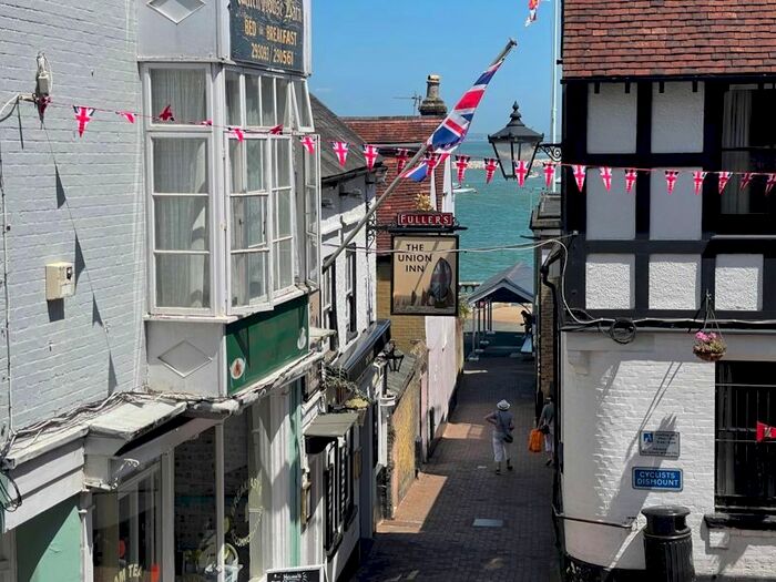 2 Bedroom Flat To Rent In Bath Road, Cowes, PO31