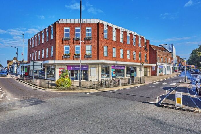 2 Bedroom Flat To Rent In Peters Street, St Albans, Herts AL1