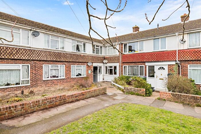 2 Bedroom Flat To Rent In Tudor Road, Folkestone, CT19