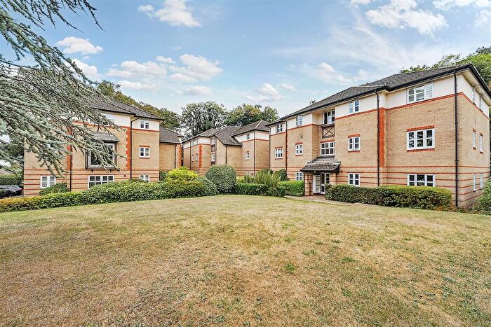 2 Bedroom Flat For Sale In Balmore Park, Caversham, Reading, RG4