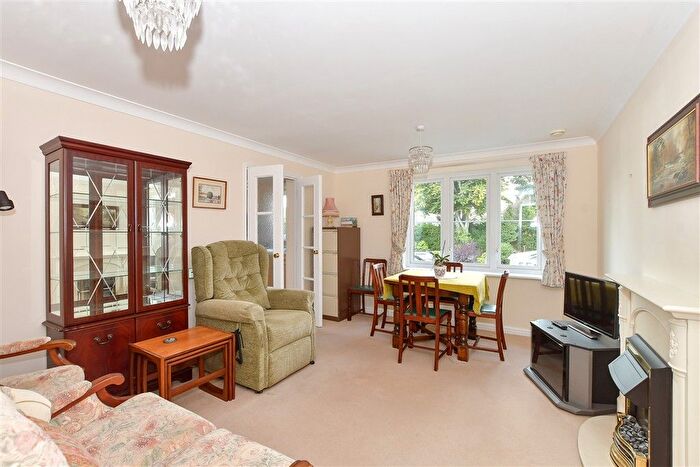 1 Bedroom Flat For Sale In Grange Road, Uckfield, East Sussex, TN22