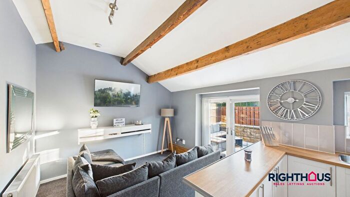 1 Bedroom Terraced Bungalow For Sale In Old Road, Bradford, BD7