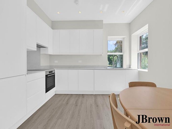 2 Bedroom Flat To Rent In Park Lane, Croydon, CR0