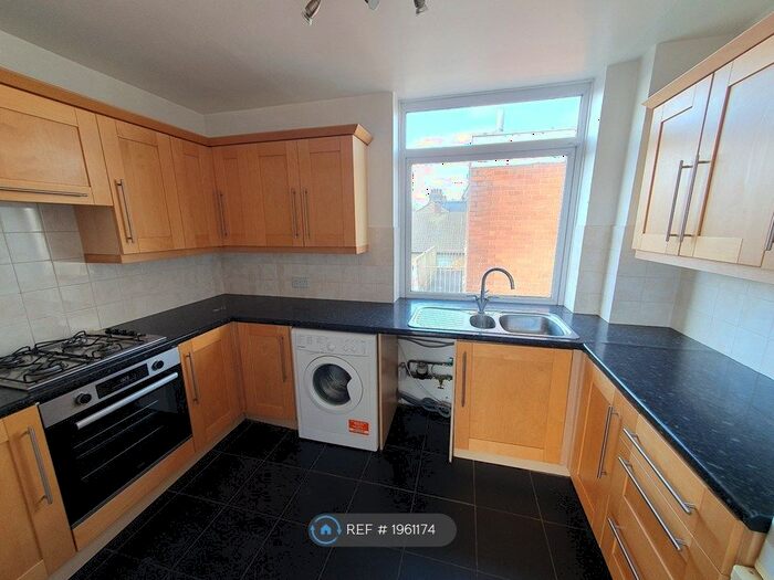 3 Bedroom Flat To Rent In Hermon Hill, London, E18