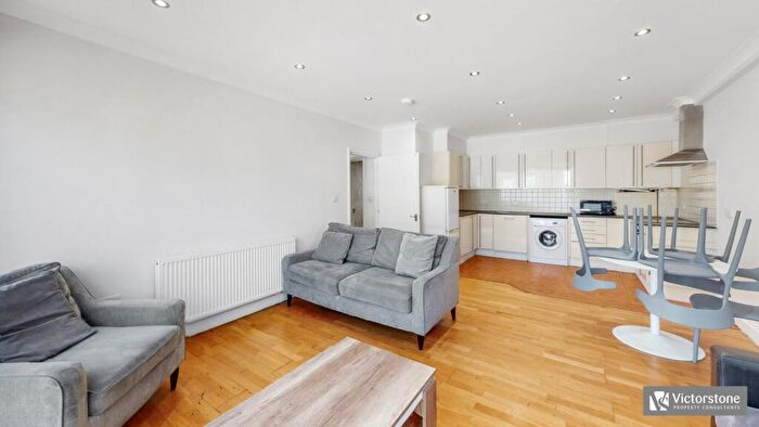 3 Bedroom Apartment To Rent In Kings Terrace, Camden, London, NW1