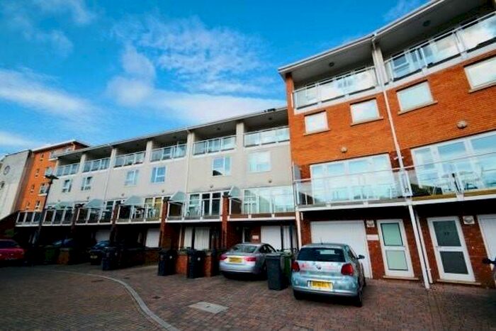 3 Bedroom Apartment To Rent In Chandlery Way, Cardiff, CF10