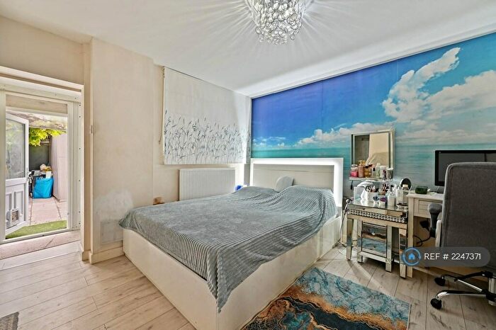 4 Bedroom Terraced House To Rent In Croydon Road, London, E13