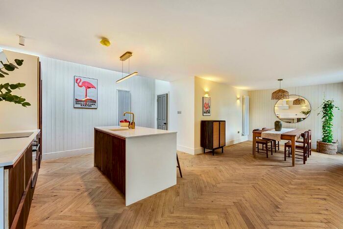 2 Bedroom Apartment To Rent In Wilbraham Road, Manchester, M16