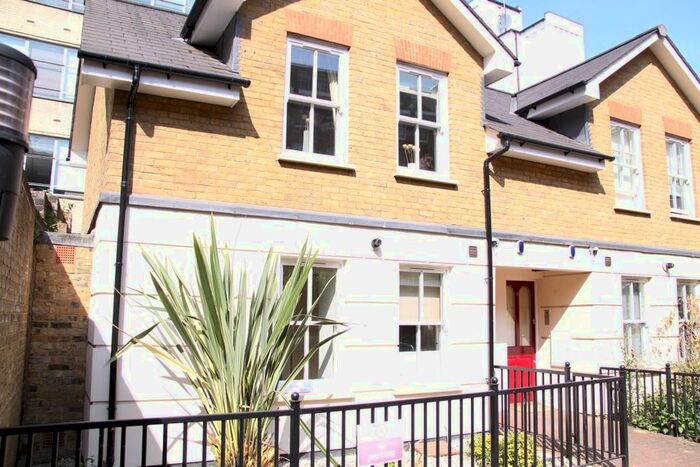 2 Bedroom Mews To Rent In Three Cups Yard, Sandland Street, London, WC1R