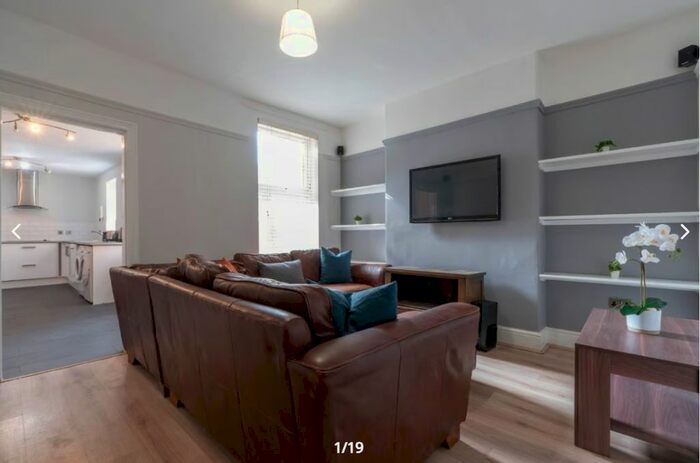 5 Bedroom Terraced House To Rent In Dunlop Avenue, Lenton, NG7