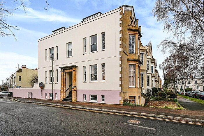 1 Bedroom Flat To Rent In Top Floor Flat Clarence Square, Cheltenham, GL50