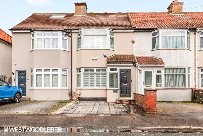 3 Bedroom Terraced House For Sale In River Avenue, Hoddesdon, EN11