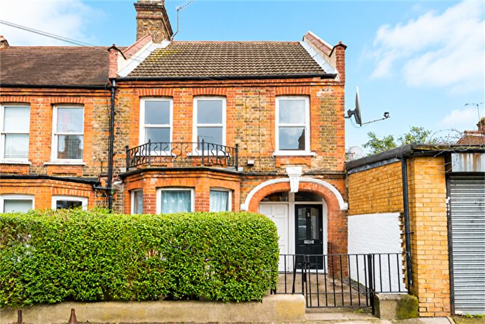 2 Bedroom Apartment To Rent In Diana Road, Walthamstow, E17