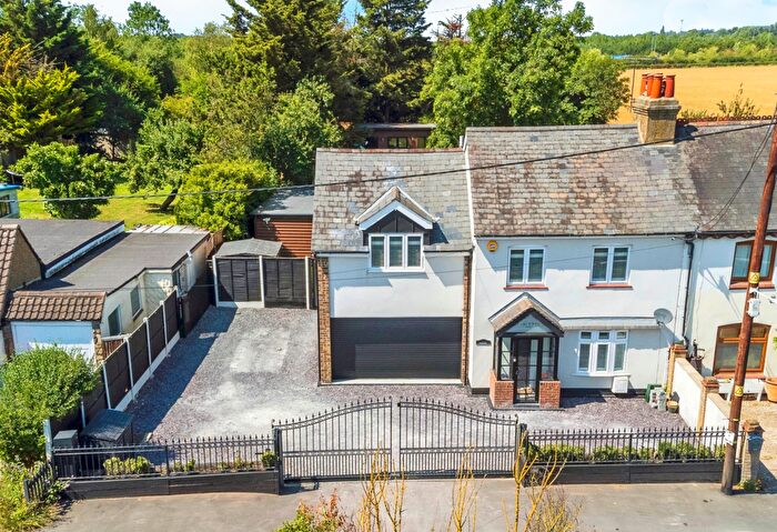 4 Bedroom Semi-Detached House For Sale In Clay Tye Road, Upminster, Essex, RM14