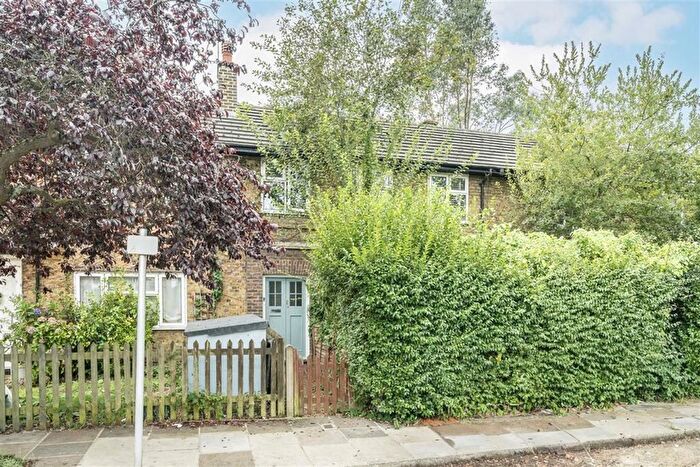 2 Bedroom Flat To Rent In Dudley Road, Kew, Richmond, TW9