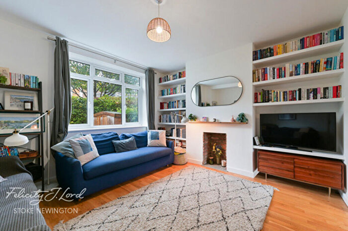 3 Bedroom Maisonette For Sale In Woodlea Road, London, N16