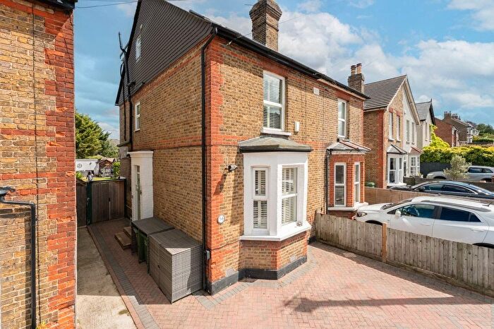 3 Bedroom Semi-Detached House For Sale In Carshalton Grove, Sutton, SM1