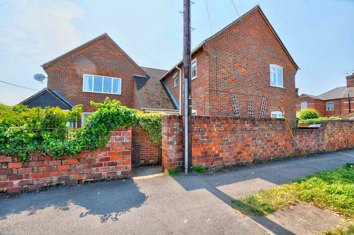 2 Bedroom Flat To Rent In Victoria Road, Marlow, SL7