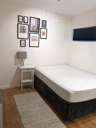 Studio To Rent In Edgwarebury Lane, Edgware, HA8