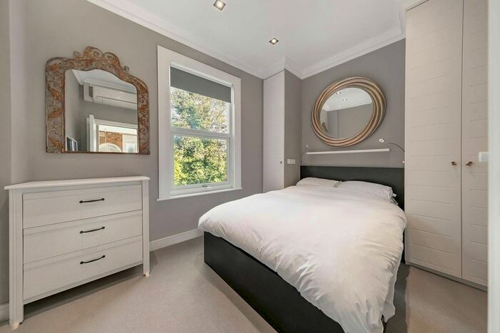 1 Bedroom Flat To Rent In Upper Richmond Road, Putney, London, SW15