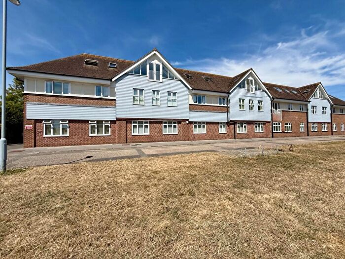 2 Bedroom Apartment For Sale In Lakewood Road, Highcliffe On Sea, BH23