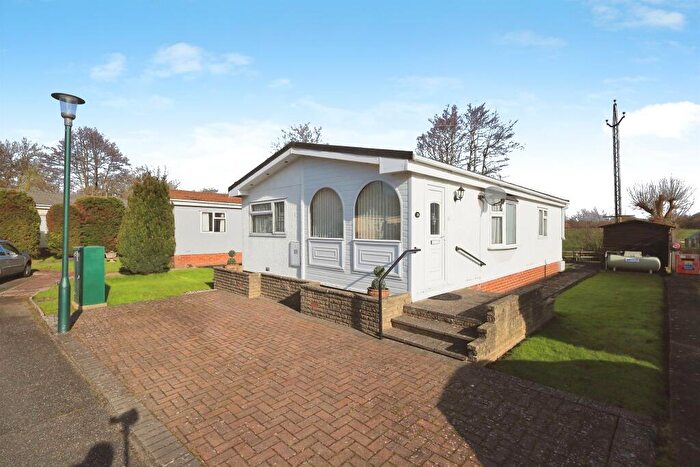 2 Bedroom Park Home For Sale In Upper Horsebridge, Hailsham, BN27