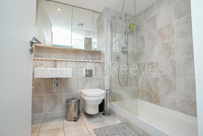 2 Bedroom Apartment To Rent In Marsh Wall, London, E14