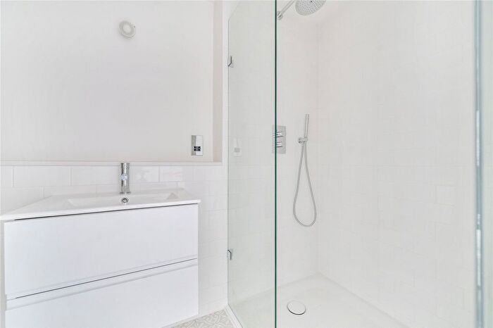 1 Bedroom Flat For Sale In Church Road, Teddington, TW11