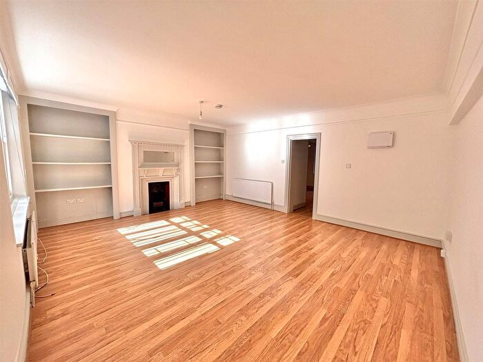 1 Bedroom Flat To Rent In Westbourne Park Road, London, W11