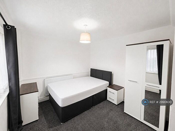 4 Bedroom End Of Terrace House To Rent In Rantree Fold, Basildon, SS16