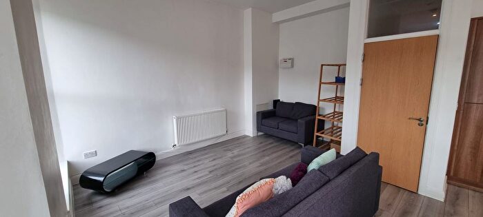 2 Bedroom Flat To Rent In Flat, Walter Road, Swansea, SA1