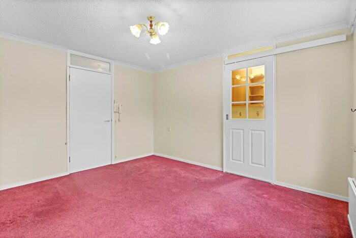 1 Bedroom Flat For Sale In Brookside Avenue, Polegate, BN26