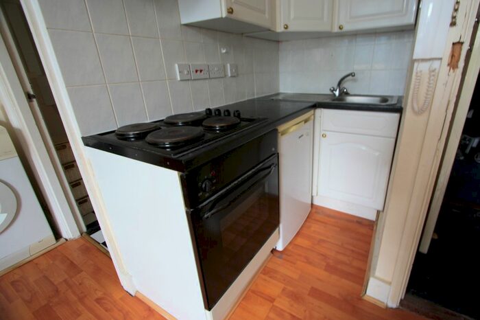 Studio To Rent In Penywern Road, Earls Court, SW5