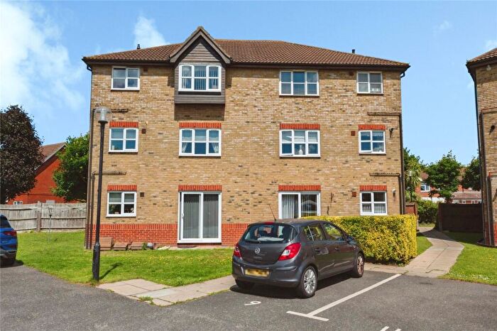 2 Bedroom Flat For Sale In Laburnum Grove, South Ockendon, Essex, RM15