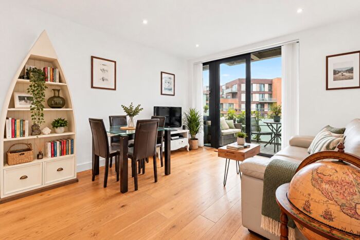 1 Bedroom Flat To Rent In Lee Street, Haggerston, E8