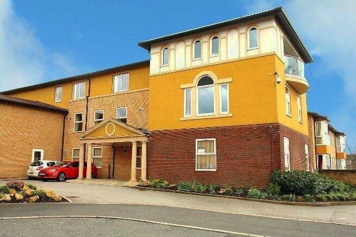 2 Bedroom Apartment For Sale In Sienna Court, Chadderton, Oldham, OL9